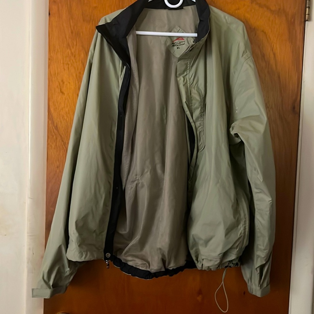 Men’s Acuity windbreaker in XL
